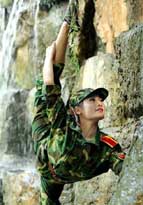 山東芸術学院新入生のイケメン・美女がダンスで軍事訓練を表現