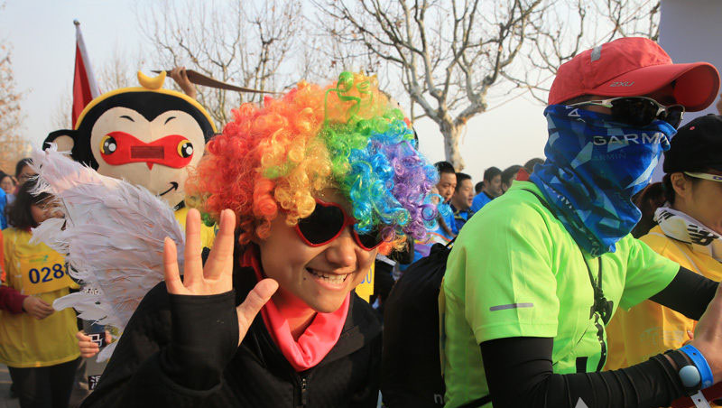 上海のマラソン愛好家1千人以上が元旦のマラソンに