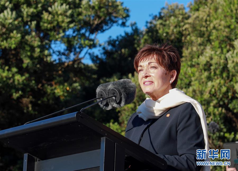 ニュージーランドの首都ウェリントン開かれた追悼式で挨拶するニュージーランドのパツィー・レディ総督（撮影・張健勇）。