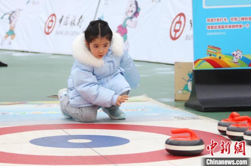 江西省南昌に到着した「氷雪キャラバン」　市民が氷雪スポーツを体験