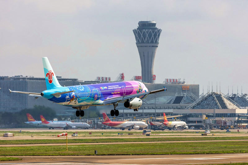 海口美蘭国際空港に着陸した「消博号」（写真提供・海南国際経済発展局）。
