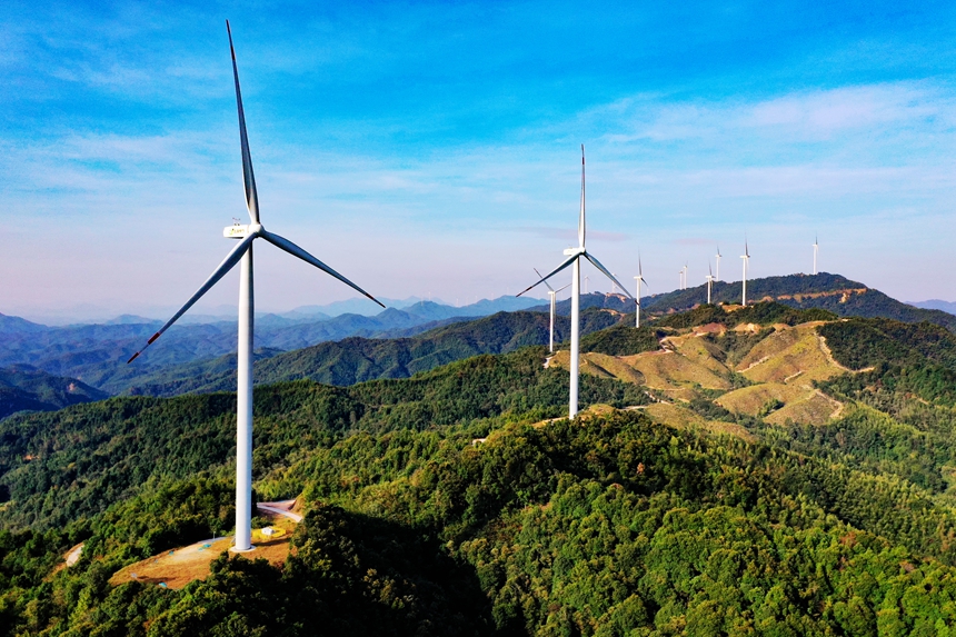 上空から撮影した全南県烏梅山風力発電所（撮影・李凡欽)。