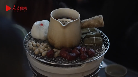 ユーラシア諸国の記者らが貴州で「七輪を囲んでお茶」を体験