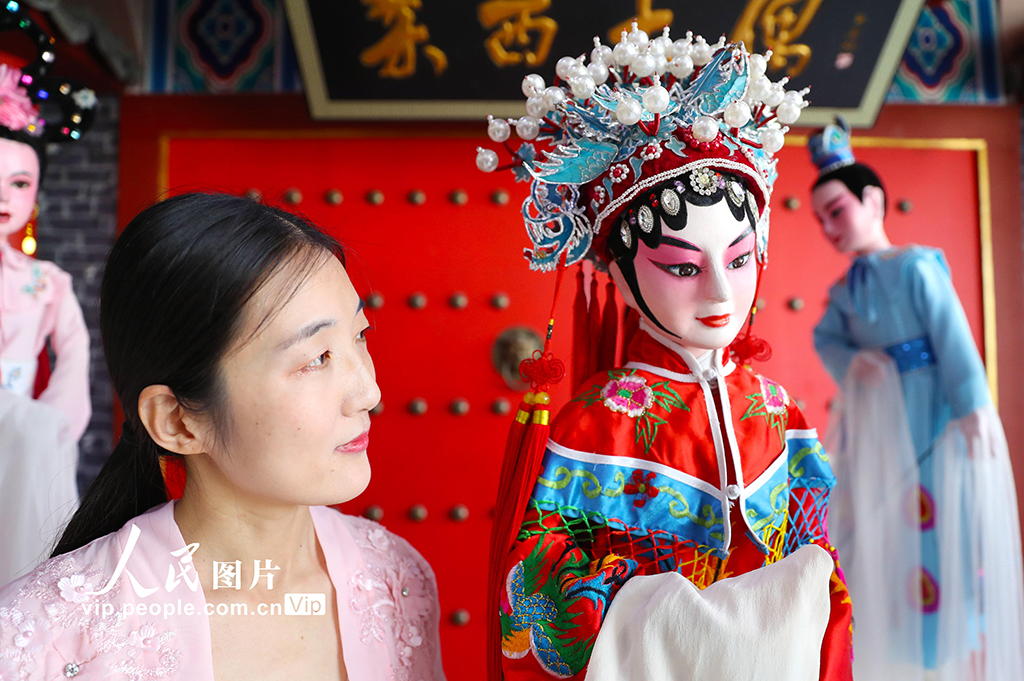 2千年の歴史を誇る伝統人形劇「莱西木偶」（撮影・張進剛/写真著作権は人民図片が所有のため転載禁止）。