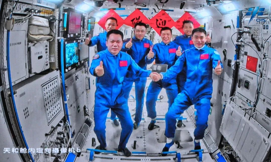 「神舟18号」の宇宙飛行士3人、順調に中国宇宙ステーションに到着
