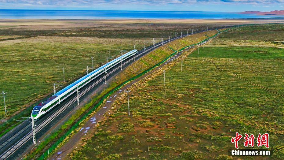 中国最初の高原鉄道が開通40周年　累計1億1千万人を輸送