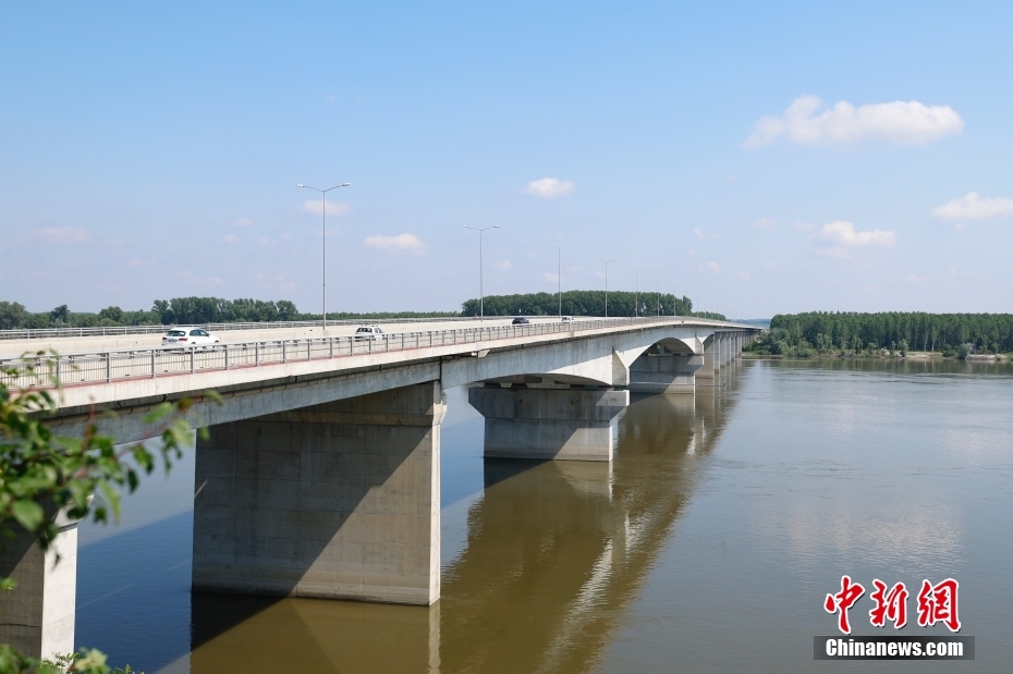 セルビアの首都ベオグラードにあるゼムン－ボルカ橋（5月5日撮影・韓海丹）。