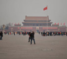 旧暦の「小年」に北京で煙霧　重度汚染警報が再び発表