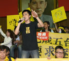 台湾で学生や市民数百人が「立法院」に突入