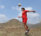 黄土高原のサッカー少女